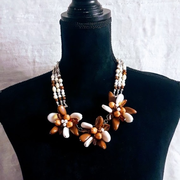 #J5 Brown & White Flower Bead Designed Necklace - Picture 3 of 7